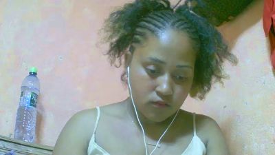 hollyhhot live from Madagascar
