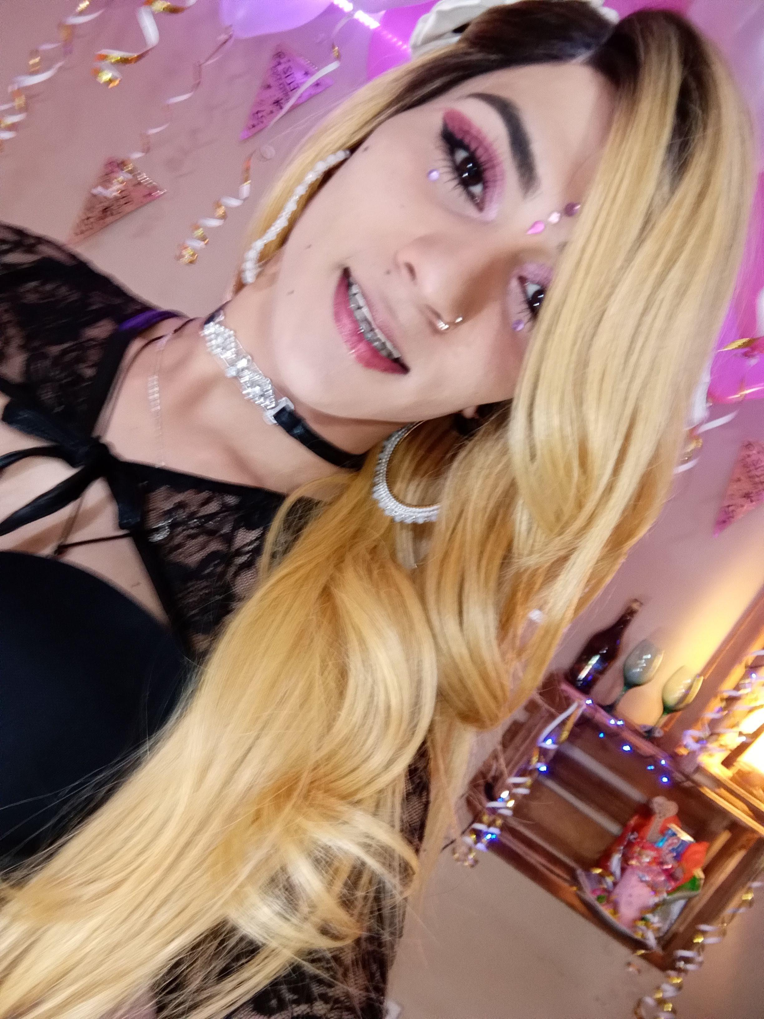 hot_couple2030 live from United States