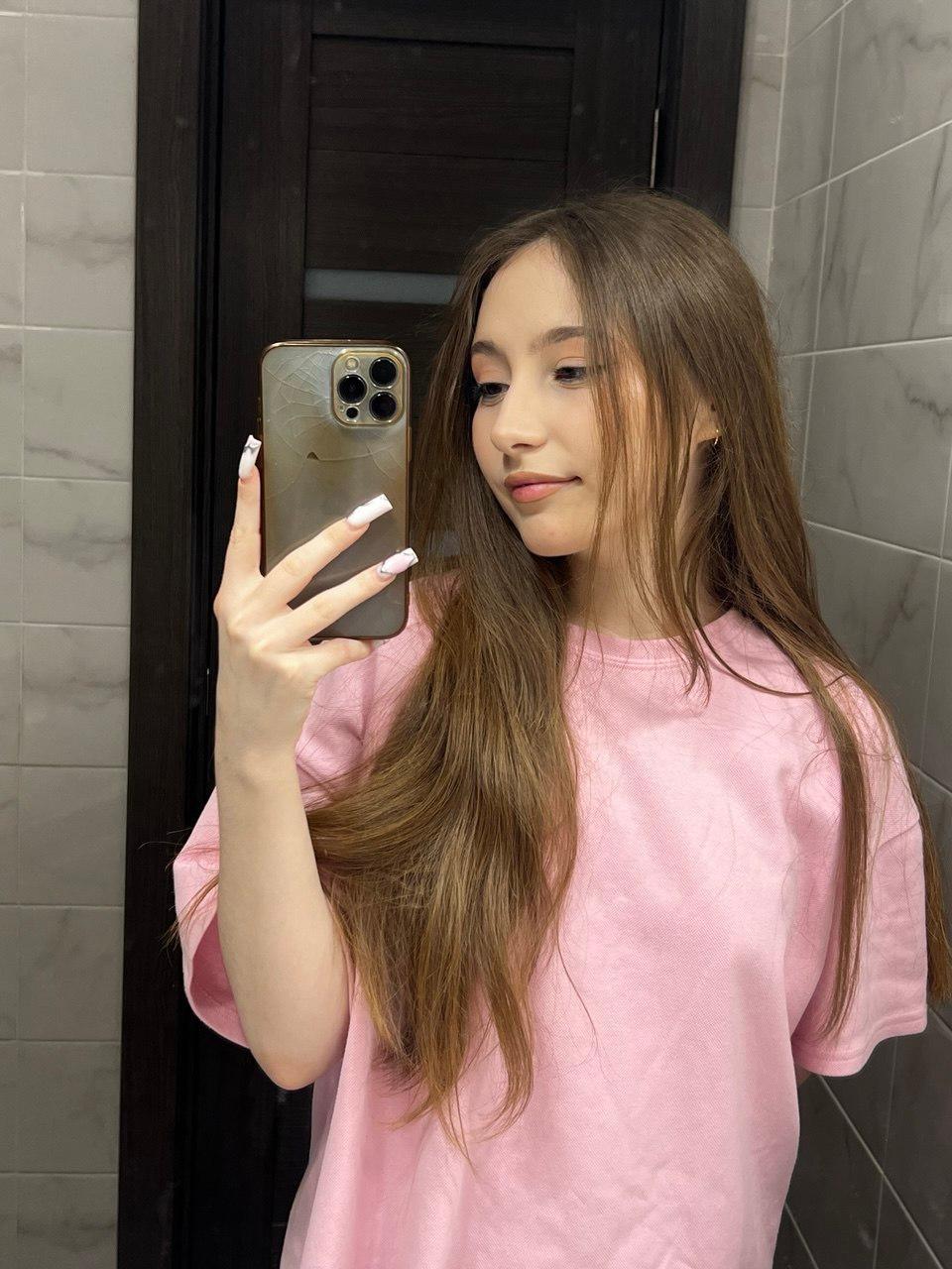 hottpeachh live from Netherlands