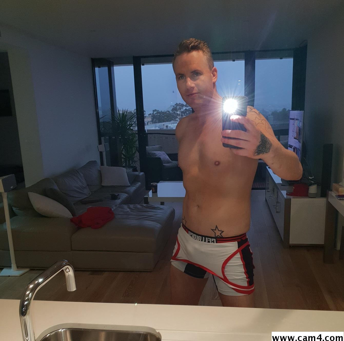 hrny_aus_guy live from Australia