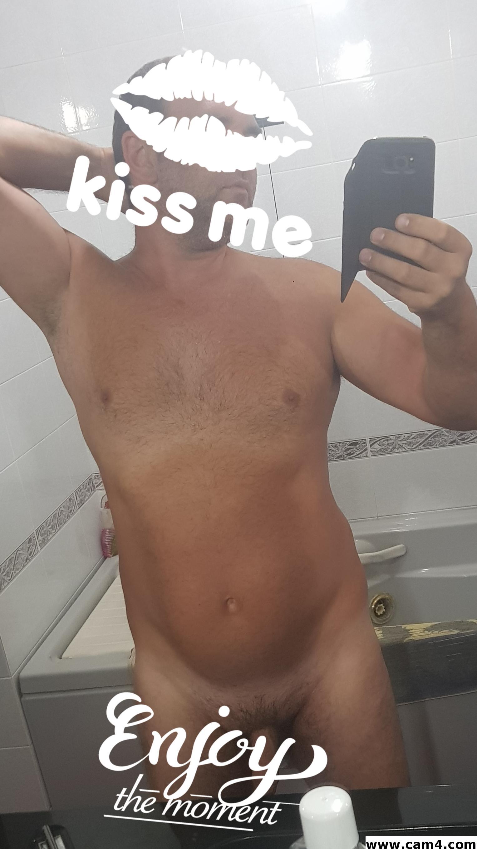 ita73male live from Italy
