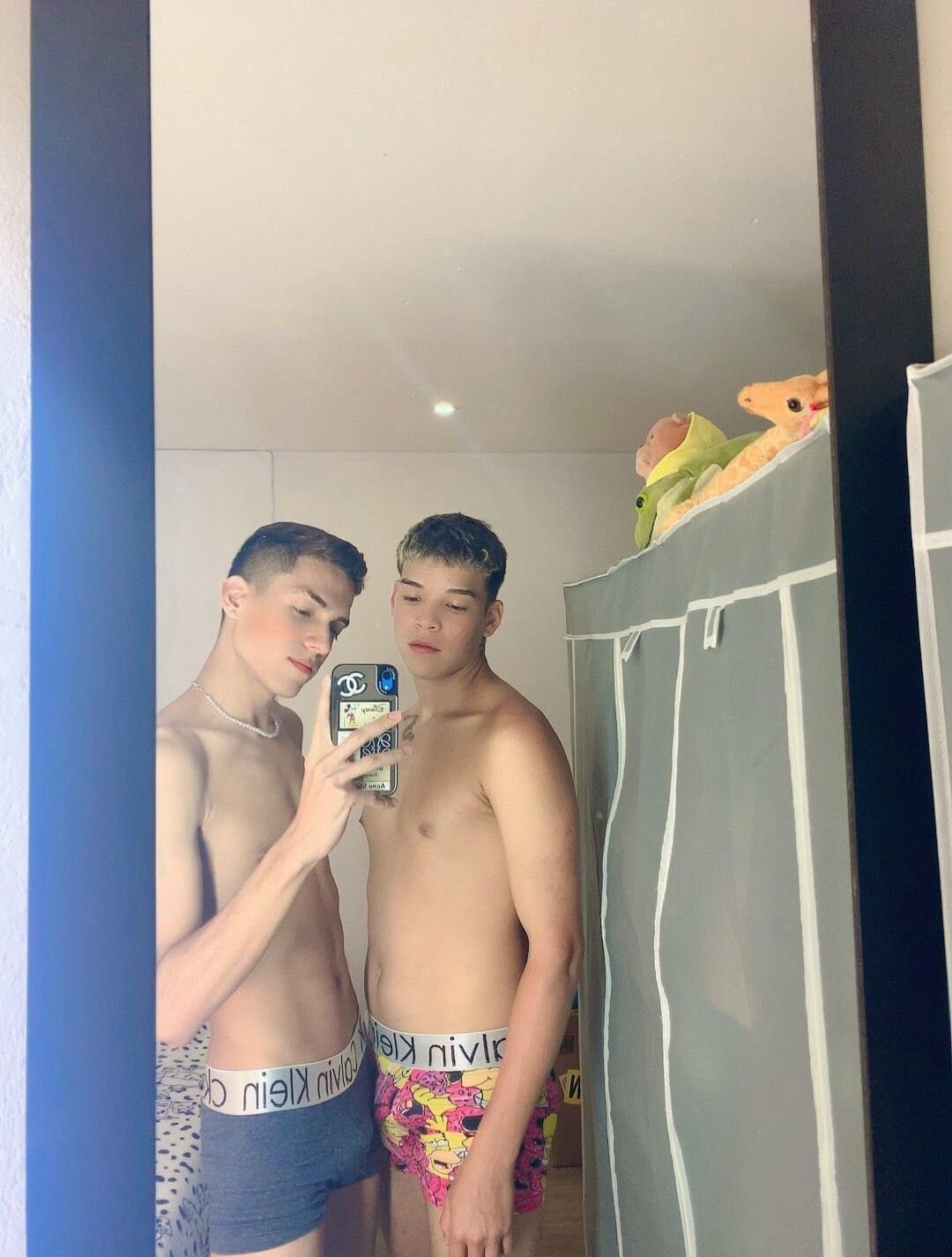 jake_joaquin02 live from Colombia