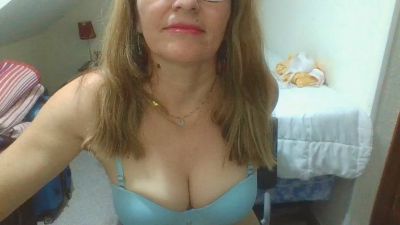 juanitawouti live from Colombia