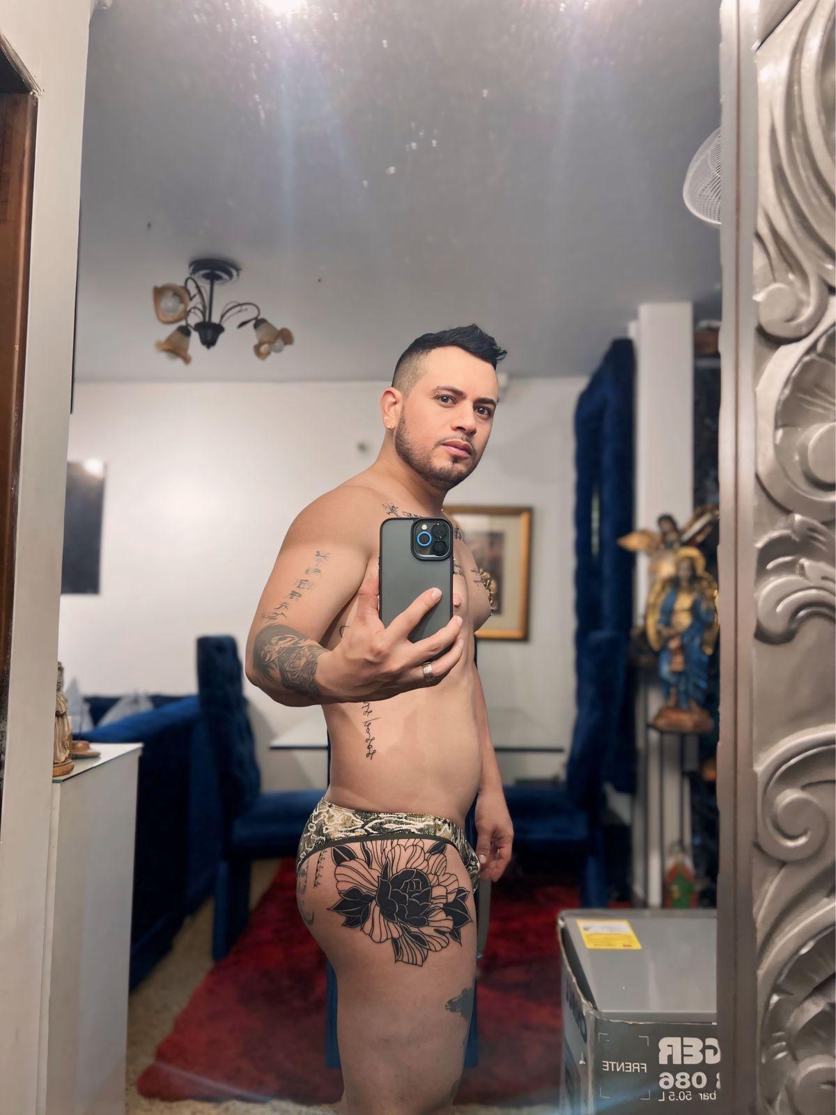 juankzam live from Colombia