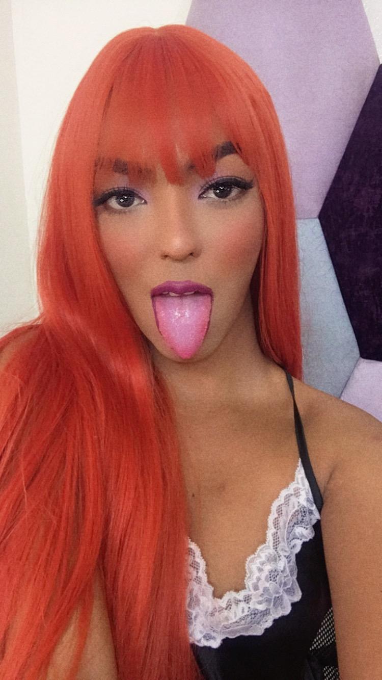 lauracollingsss live from Colombia