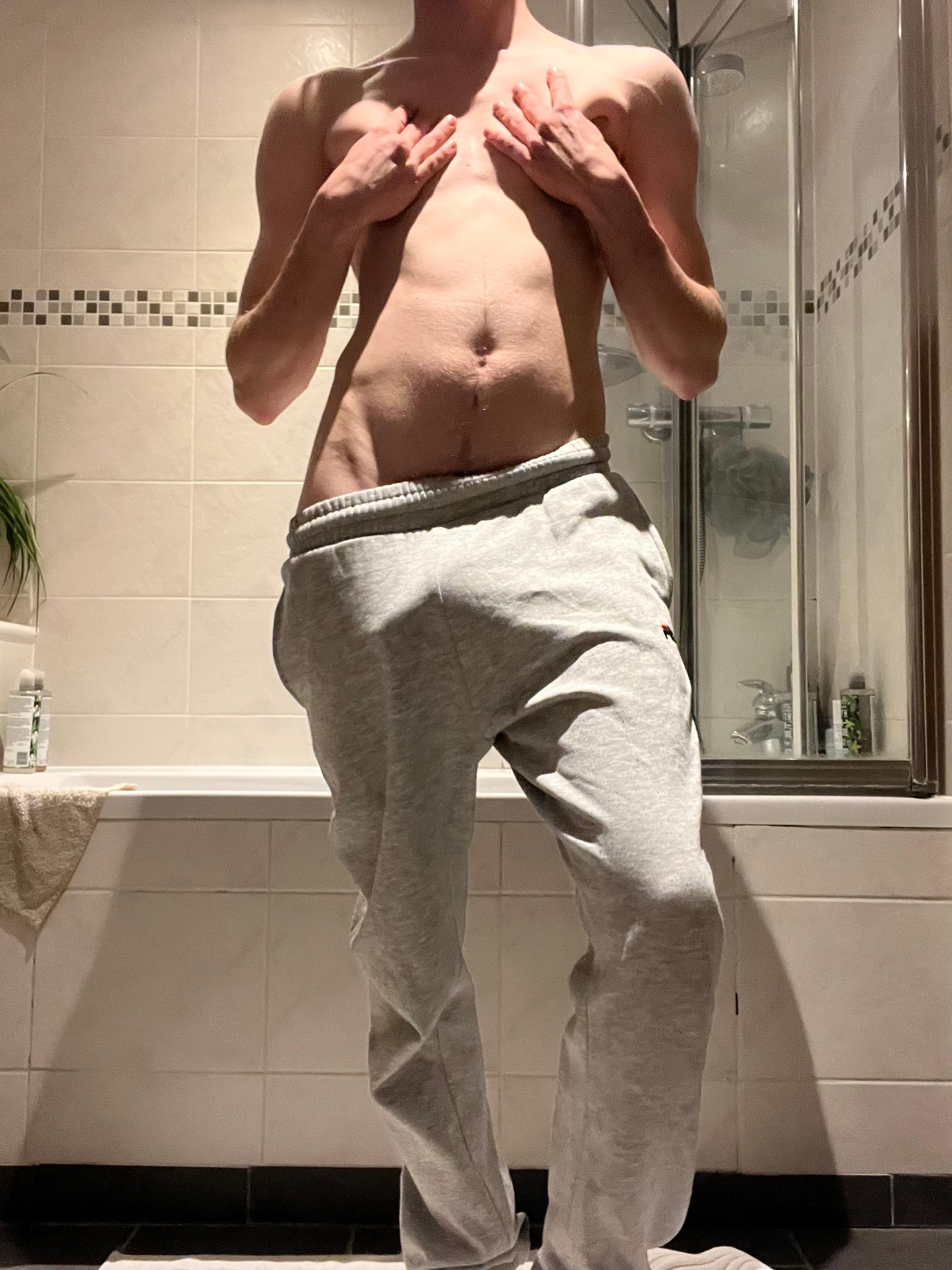 lukasjones1 live from United Kingdom