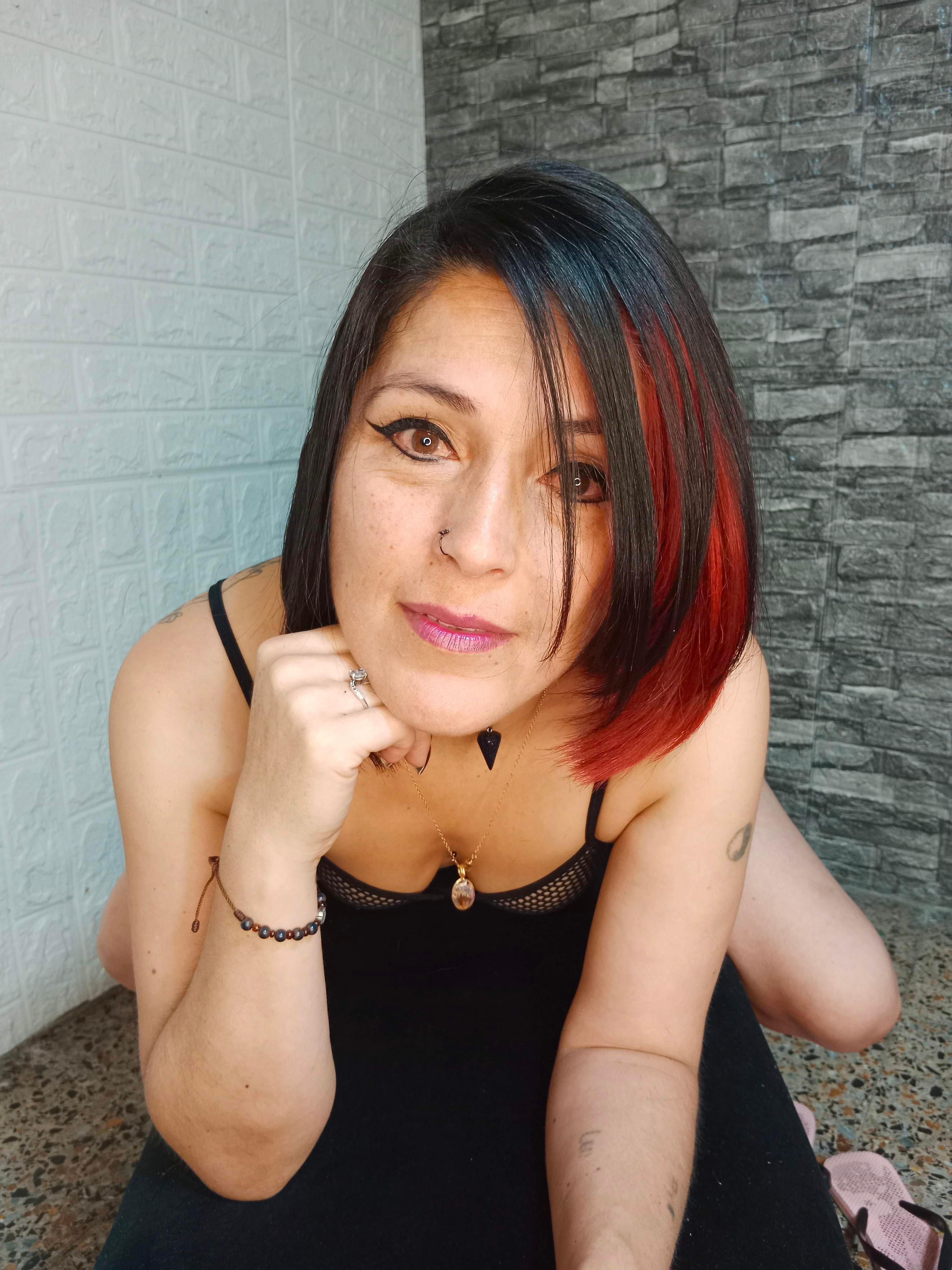 luna_tamara live from Colombia