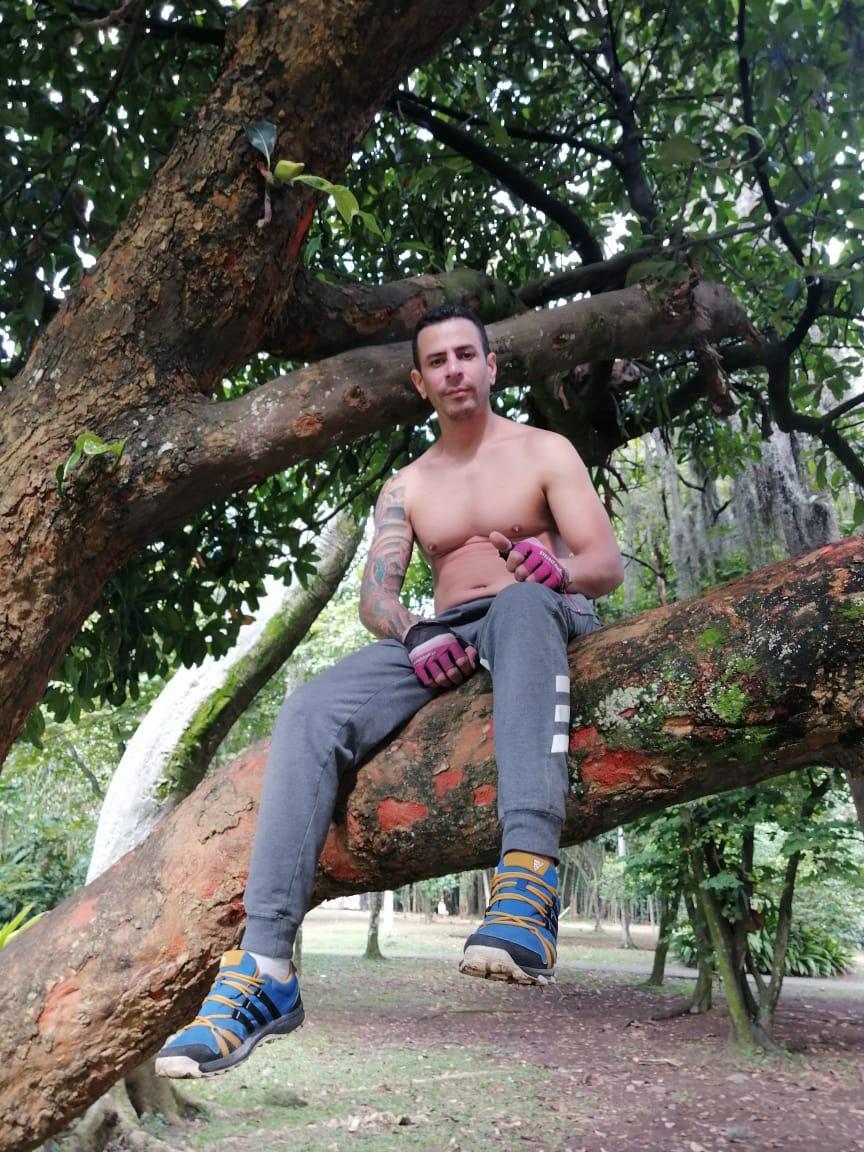 nicolay_74 live from Colombia