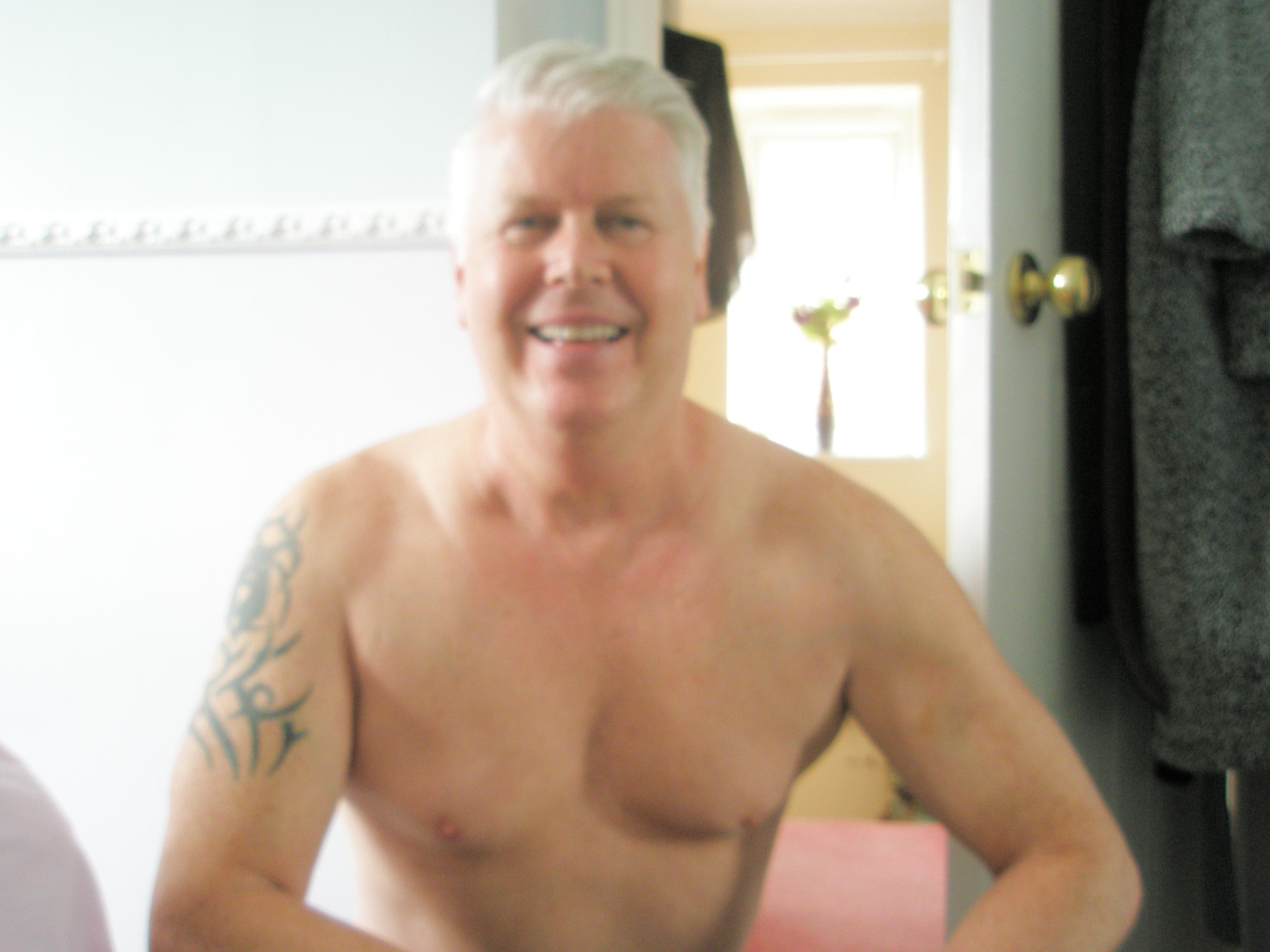 pauly1960 live from United Kingdom