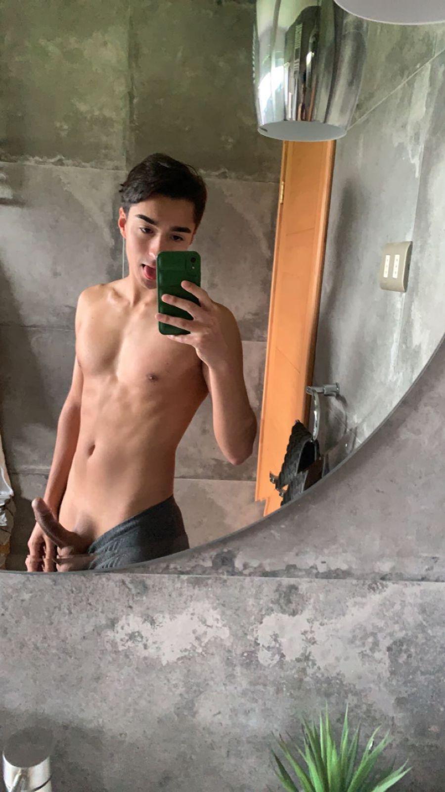 pollo_cko live from Chile