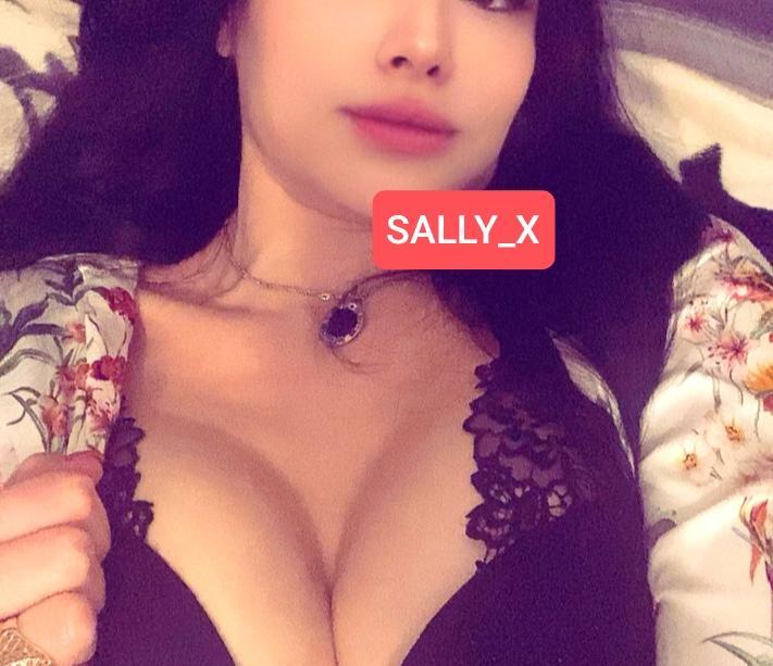 sally_x live from Italy
