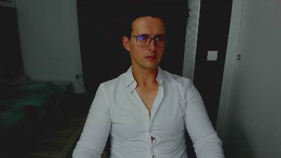 sexxymuscles live from United Kingdom