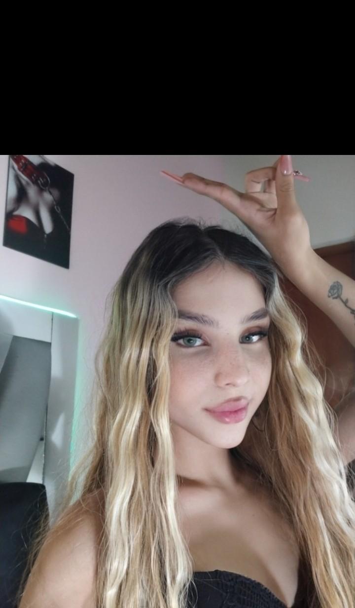 supradollx live from Colombia