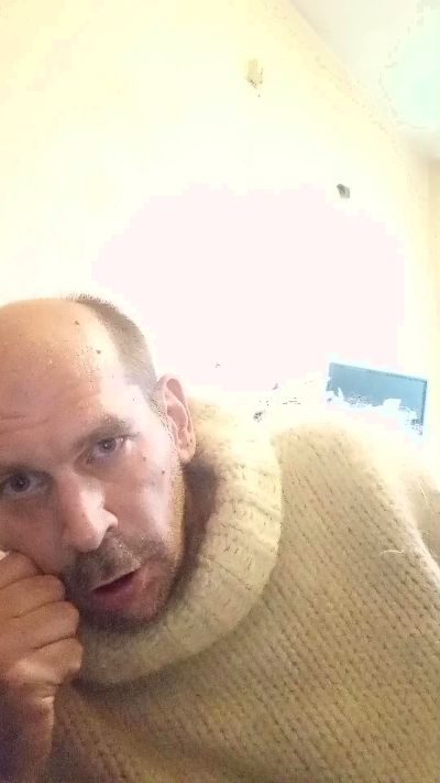 sweaterslut live from Netherlands
