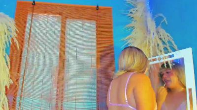 tiffany_deluxe live from Colombia