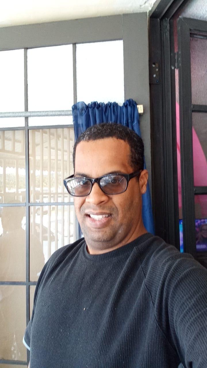 toni3035 live from Puerto Rico