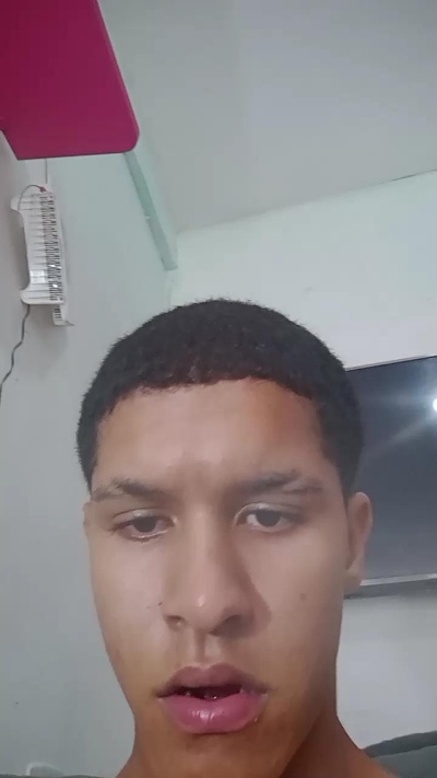 vikkmoura live from Brazil